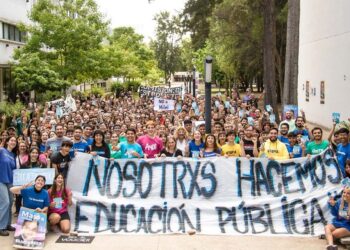 La Educación Pública en la Calle: Un Llamado a la Defensa Universitaria