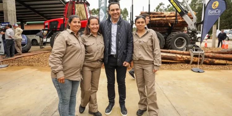 En Ituzaingó, el gobernador Valdés destacó el potencial forestal y la seguridad jurídica de la Provincia