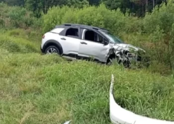 Ituzaingó: choque frontal de autos y milagro en Ruta 12