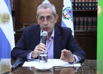 Corrientes anunció un 10% de incremento salarial a estatales