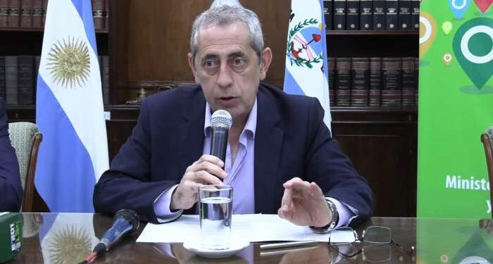Corrientes anunció un 10% de incremento salarial a estatales