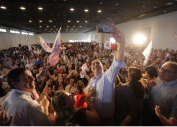 Gustavo Valdés presentó su candidatura para presidente de la UCR en Corrientes