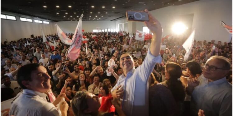 Gustavo Valdés presentó su candidatura para presidente de la UCR en Corrientes