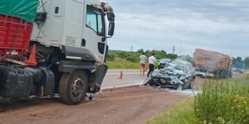Un automovilista murió tras chocar de frente con un camión