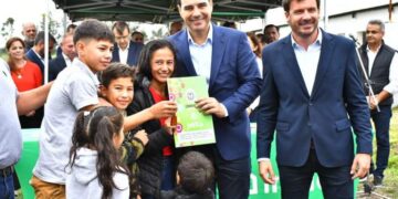 El gobernador Valdés entregó viviendas en Cecilio Echeverría