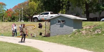 Corrientes: quiso orinar en una casilla en plena madrugada y murió ahogado