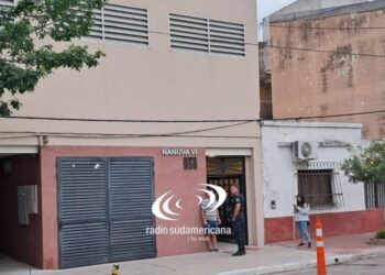 Estaba discutiendo con su pareja y cayó desde un quinto piso