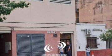 Estaba discutiendo con su pareja y cayó desde un quinto piso