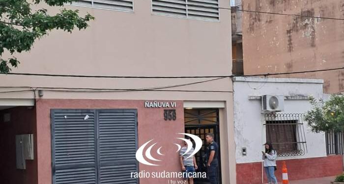 Estaba discutiendo con su pareja y cayó desde un quinto piso