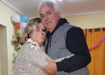Un periodista fue asesinado a golpes frente a su nieto durante un robo en su casa