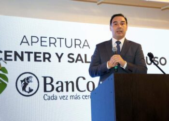 Valdés inauguró un Centro de Negocios del Banco de Corrientes