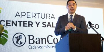 Valdés inauguró un Centro de Negocios del Banco de Corrientes