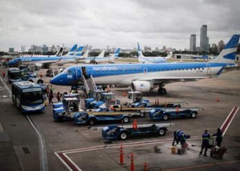 Conflicto Aerolíneas Argentinas: el Gobierno se reunirá este lunes con los gremios