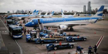 Conflicto Aerolíneas Argentinas: el Gobierno se reunirá este lunes con los gremios