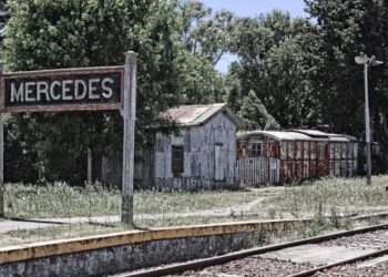 Padre y tía acusados de maltratar a una niña y reducirla a la servidumbre