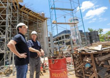 El gobernador Valdés mostró los avances de obra en La Unidad