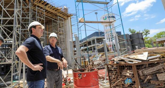 El gobernador Valdés mostró los avances de obra en La Unidad