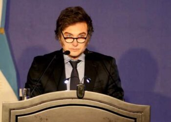 Milei avisó que mantendrá el déficit cero en 2025 y advirtió a los gobernadores