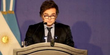 Milei avisó que mantendrá el déficit cero en 2025 y advirtió a los gobernadores