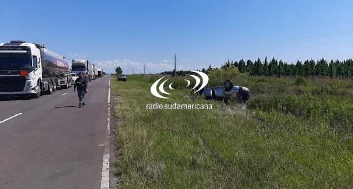 Choque fatal entre un camión y dos automóviles: un muerto y heridos