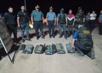 Tras persecución, abandonaron un auto con 55 kilos de marihuana