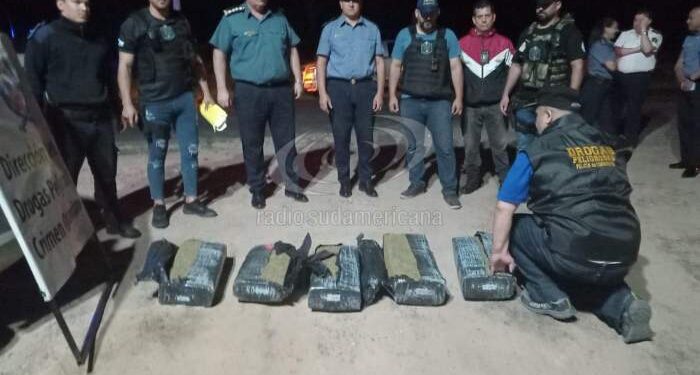 Tras persecución, abandonaron un auto con 55 kilos de marihuana