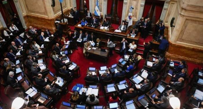 El bloque de la UCR exigió ampliar el temario de extraordinarias