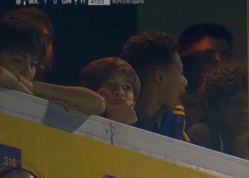 Las imágenes de Thiago Messi en la Bombonera viendo a Boca-Gimnasia
