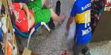 Ladrón con una pierna trepó una reja y “durmió” a un kiosquero