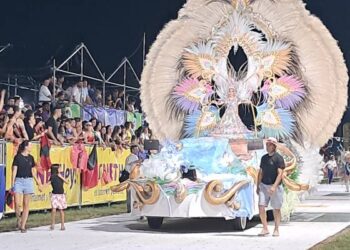 Esquina vivió su primer noche de carnaval 2025