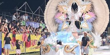 Esquina vivió su primer noche de carnaval 2025