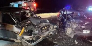 #Esquina: violento choque de dos autos deja a dos personas con fuertes lesiones