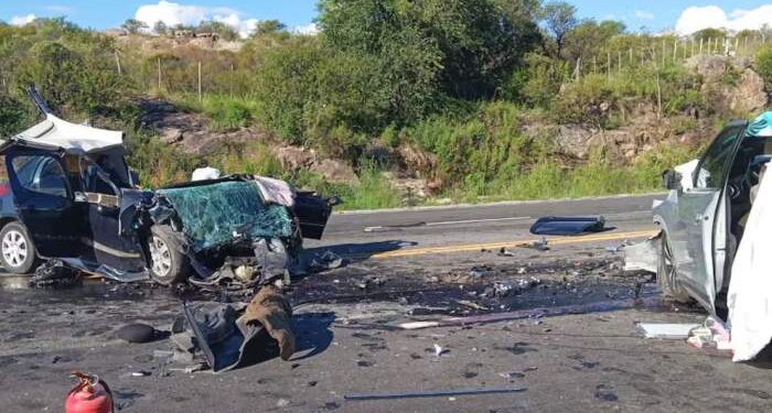Fatal choque frontal en Córdoba: cuatro muertos y un bebé herido
