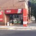Tomaba una cerveza en un kiosco y un hombre lo apuñaló