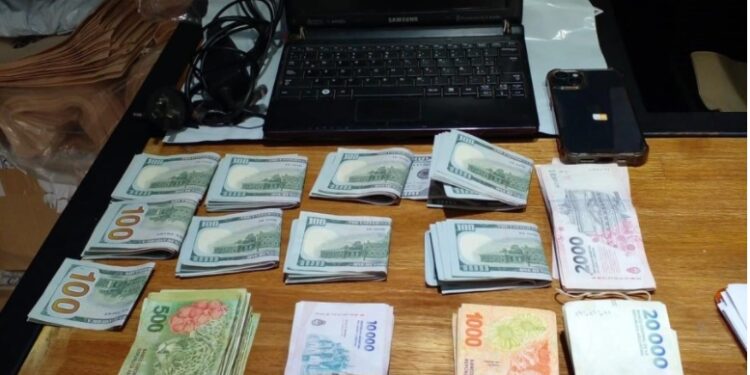 Concordia: recibió $8 millones por error, no los devolvió y compró dólares