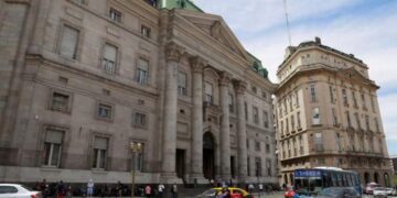 La Justicia suspendió el decreto que transforma al Banco Nación en S.A.