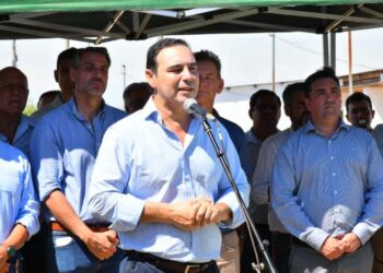 Gustavo Valdés entregó viviendas en Pueblo Libertador