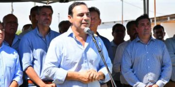Gustavo Valdés entregó viviendas en Pueblo Libertador