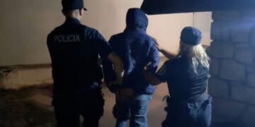 Niño pidió ayuda en una comisaría y salvó a su madre de una agresión