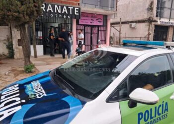 Rompieron el candado de acceso y desvalijaron una tienda de ropas