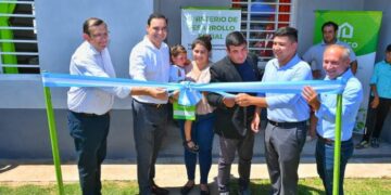 Valdés entregó viviendas en Guaviraví y firmó Convenio para construir más