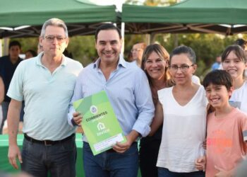 Alvear: familias recibieron sus primeras viviendas Oñondivé