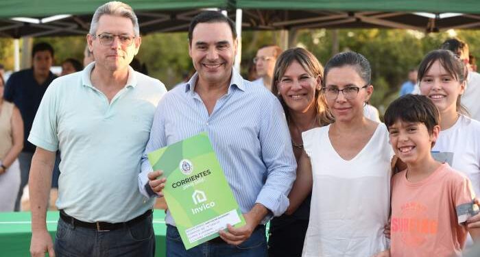 Alvear: familias recibieron sus primeras viviendas Oñondivé