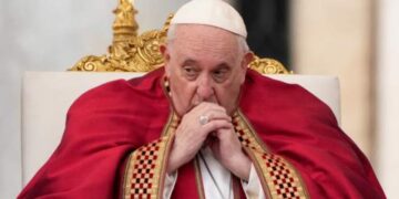 “El papa Francisco no está fuera de peligro”, dijo uno de sus médicos