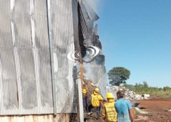Incendio en la yerbatera Playadito: casi 24 horas para frenar el fuego