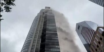 Incendio en Puerto Madero: afectó a ocho pisos y hay 100 evacuados