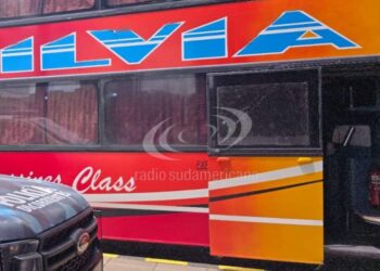 Conmoción: hallan sin vida a un policía a bordo de un micro