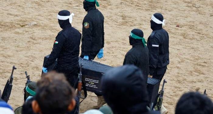 Así fue la entrega de los cuerpos de los rehenes israelíes