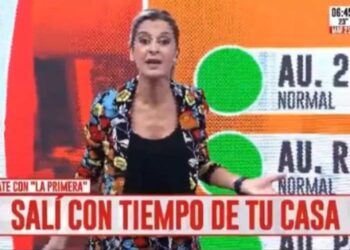 Una periodista colapsó en vivo y, a los gritos, abandonó el estudio