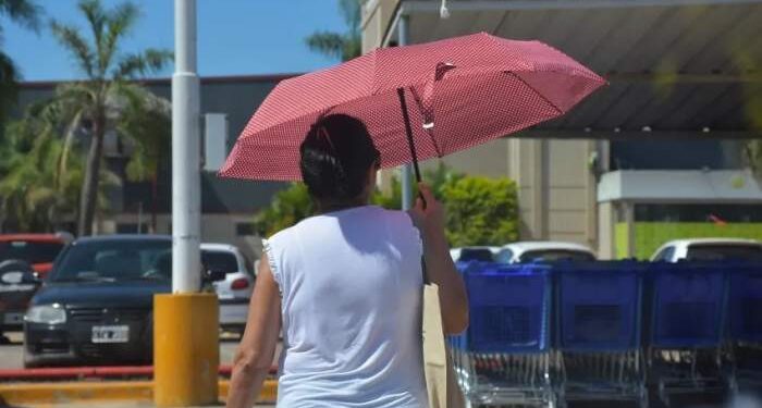 Persiste el alerta roja y amarilla por calor extremo en Corrientes
